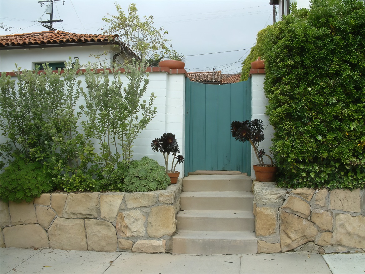 Blue Gate and Loveliness