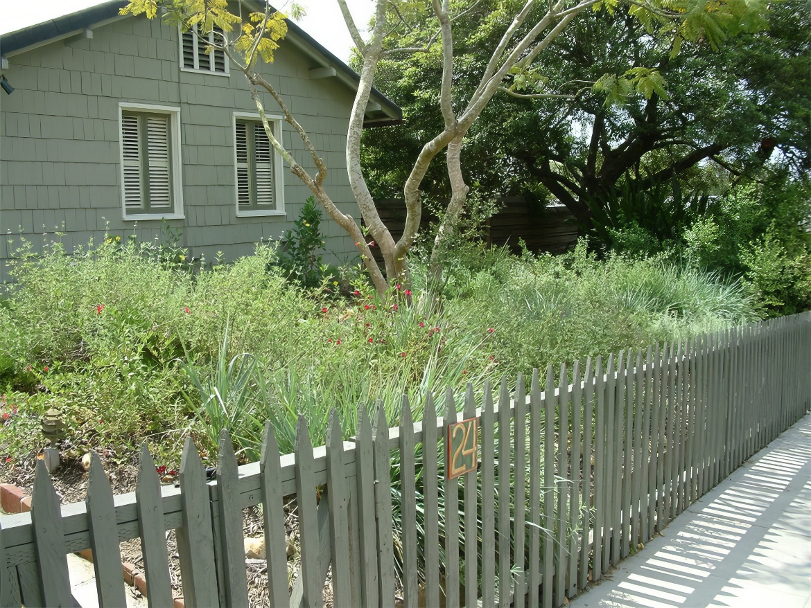 Pointed Picket Fencing